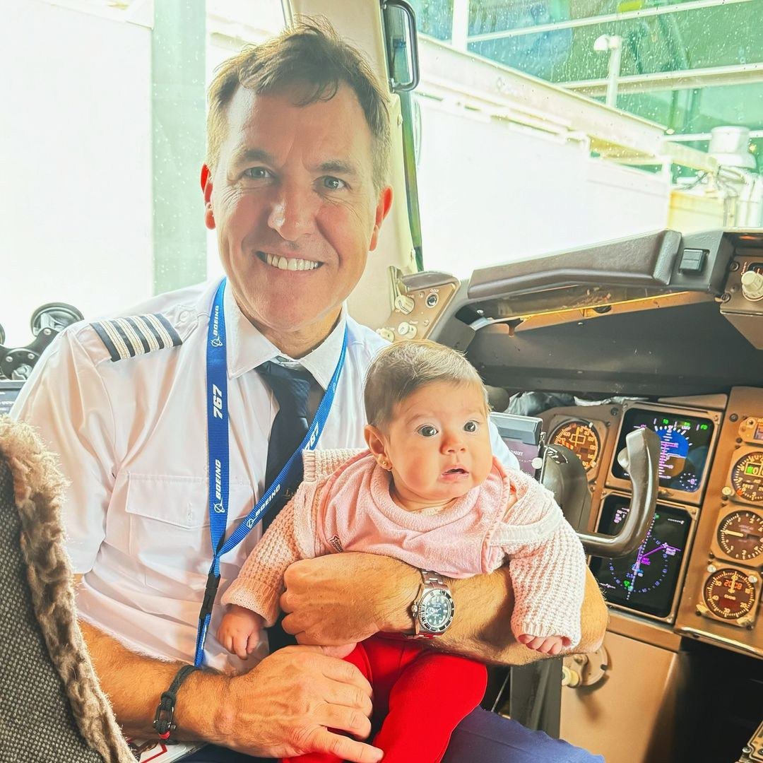 AGED MALE PILOT   PICTURES  : 108  VIDEOS : 15