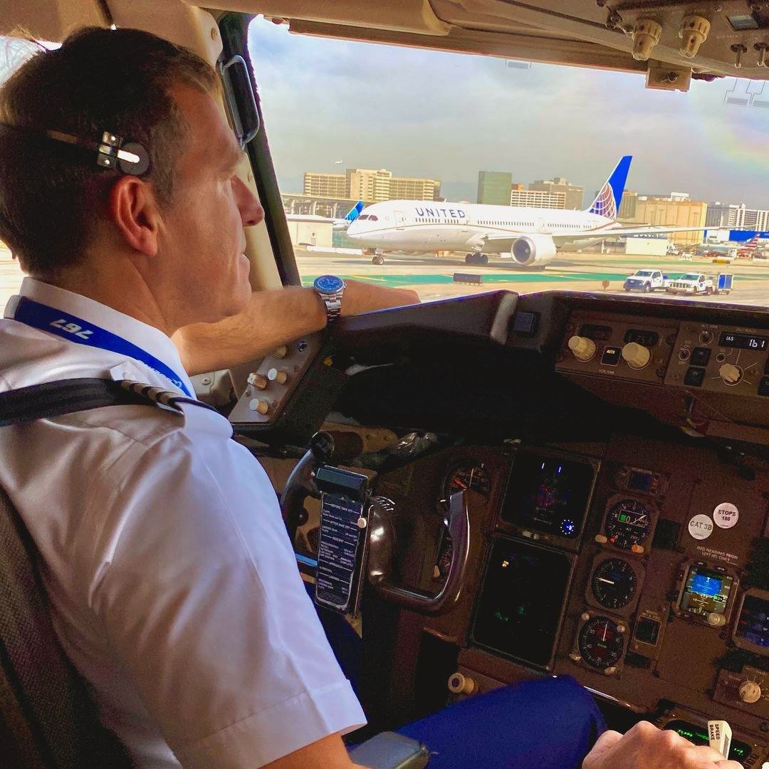 AGED MALE PILOT   PICTURES  : 108  VIDEOS : 15