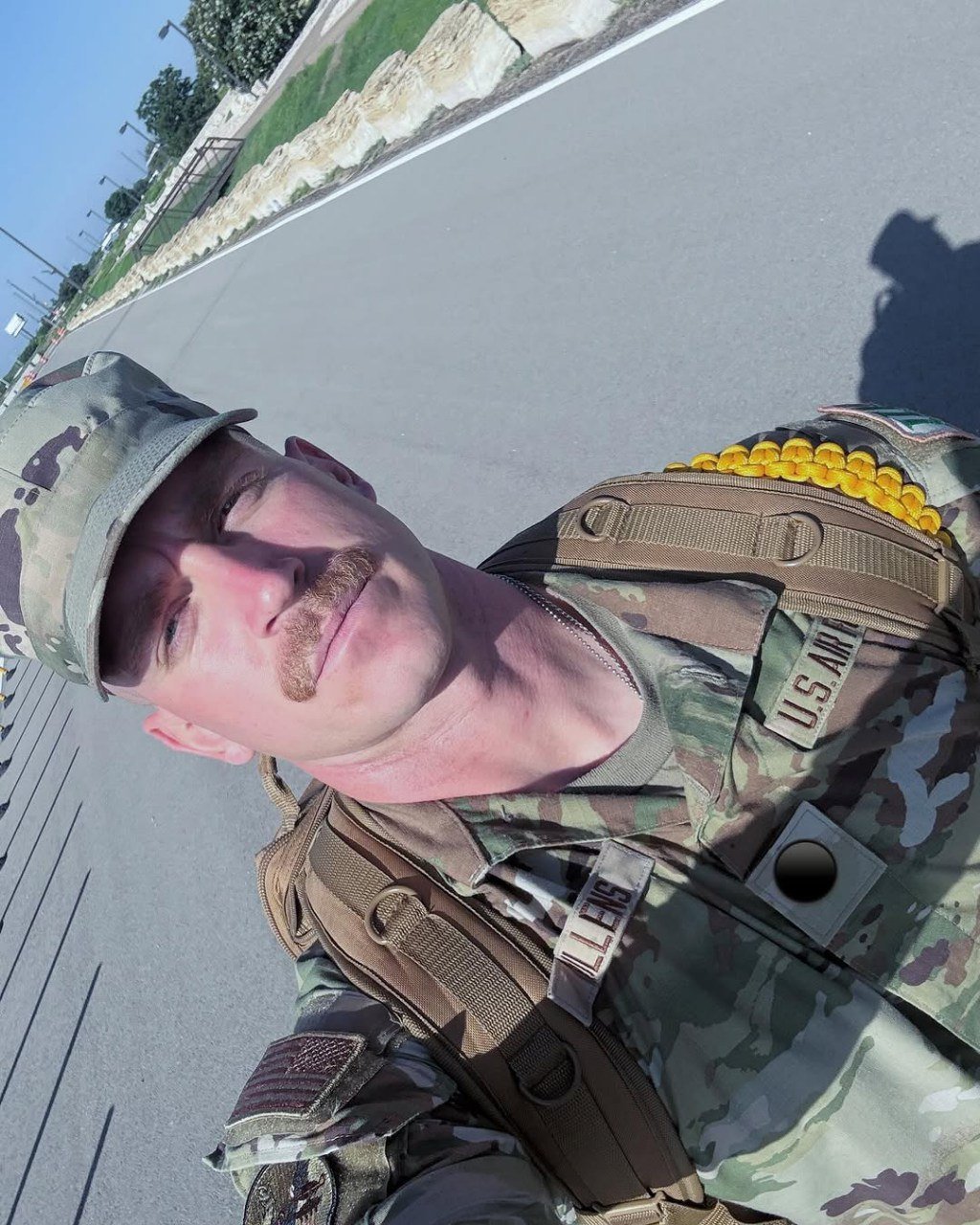 MALE MILITARY   PICTURES : 209  VIDEOS : 11