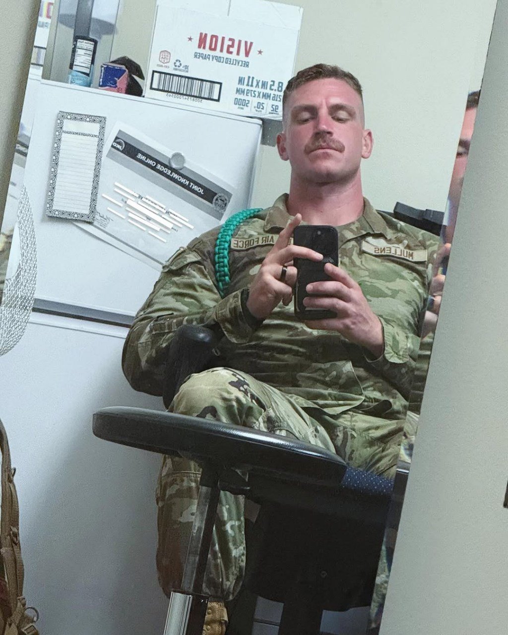 MALE MILITARY   PICTURES : 209  VIDEOS : 11