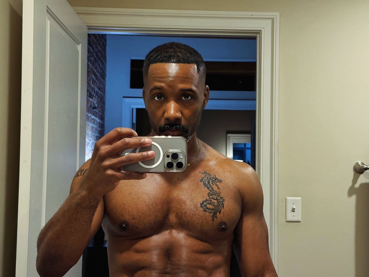 BLACK MALE   PICTURES  : 106  VIDEOS : 41