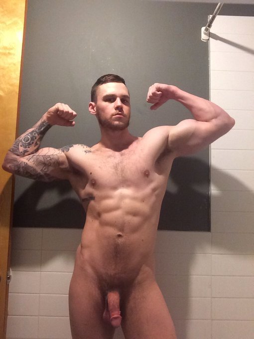 Gay Male  Pictures : 80 Videos : 26  Nude Available